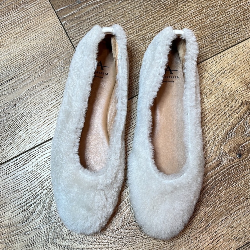 Aquatalia Brinkley Natural Fuzzy Flat Size 6 1/2 - Picture 2 of 7